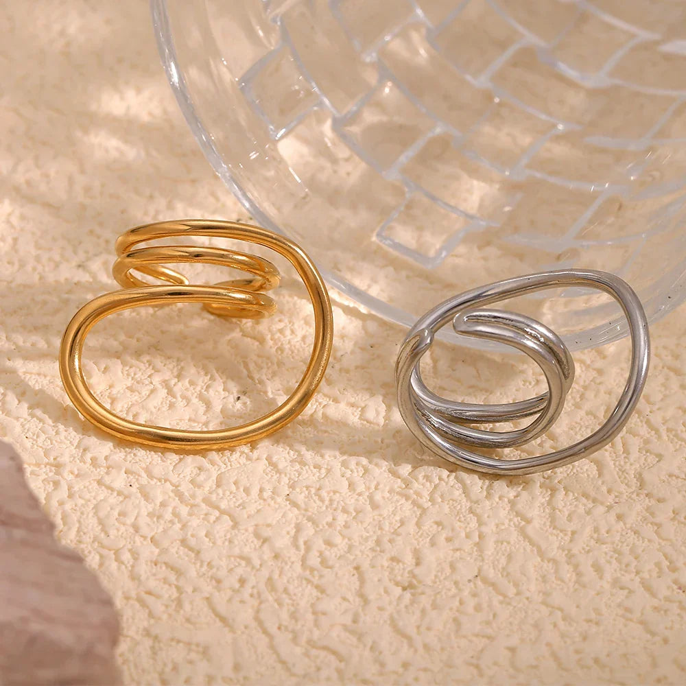 Geometrischer vergoldeter Ring