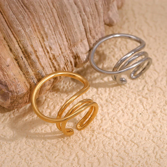 Geometrischer vergoldeter Ring