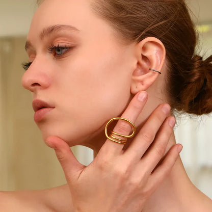 Geometrischer vergoldeter Ring